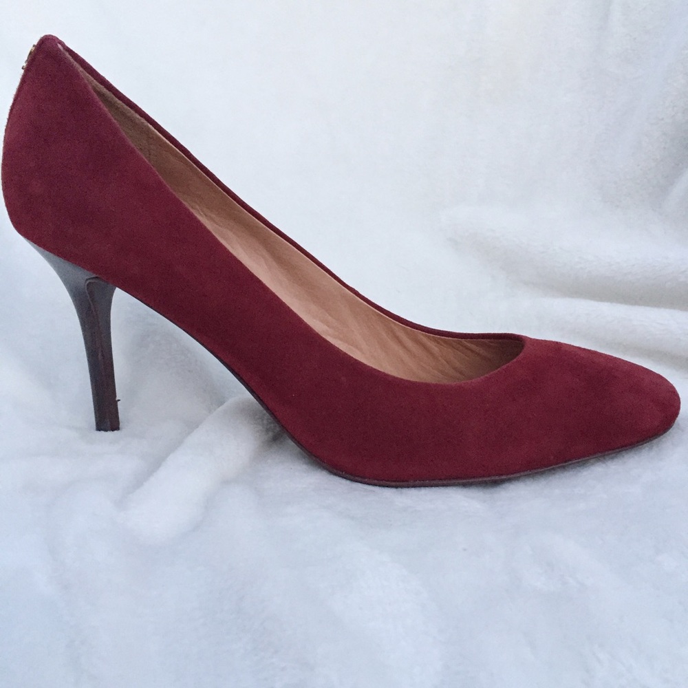 COACH NALA SUEDE BURGUNDY LOGO PUMPS sz. 9